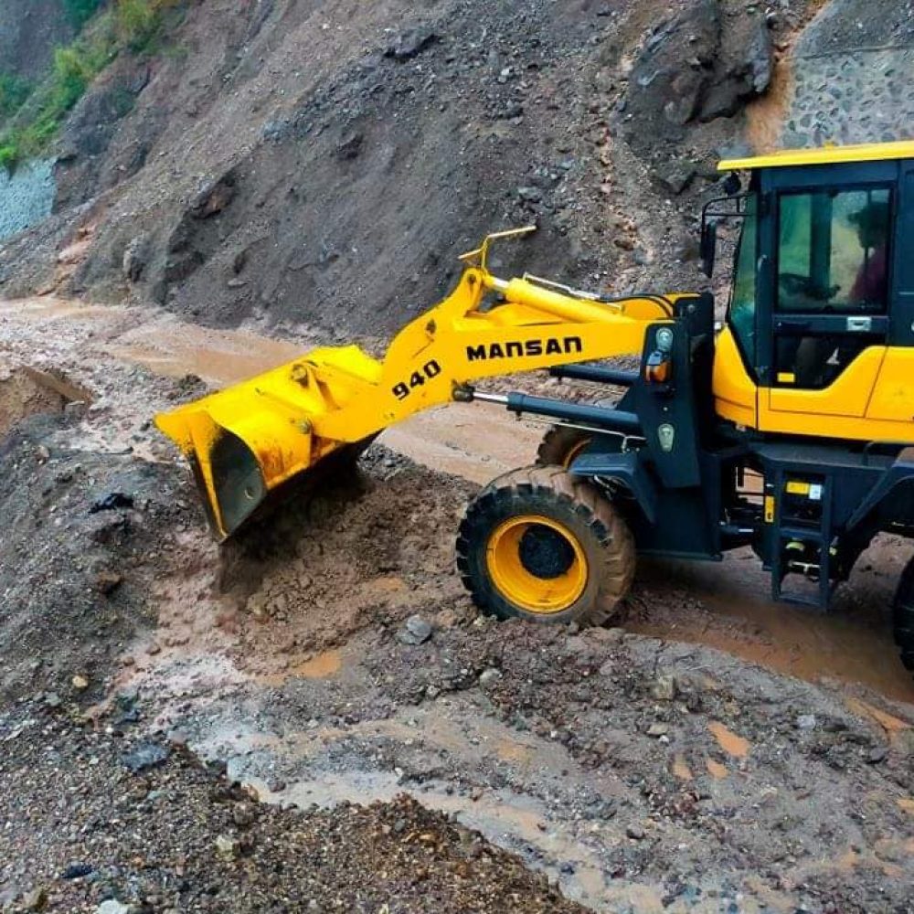 Clearing-operation-at-Guioeng-and-Takap-Road-in-Buguias-1-2