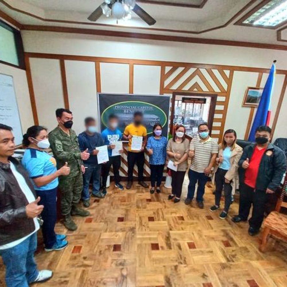 June-21-2022-3-MEN-WHO-RETURNED-TO-THE-FOLD-OF-LAW-RECEIVE-CASH-AID